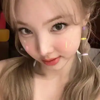 龚然月